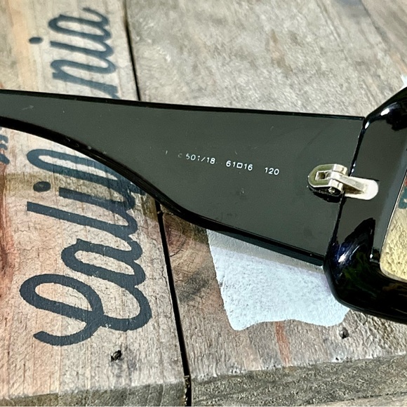 Chanel Mother Of Pearl Vintage Sunglasses - Picture 14 of 15